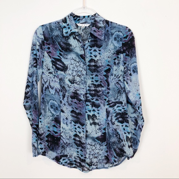 ❤️CABI BLUE & BLACK PYTHON PRINT LONG SLEEVE BLOUSE - Picture 1 of 5
